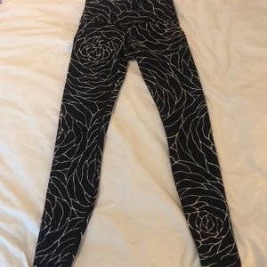 Black and white rose LuLuLemon legging